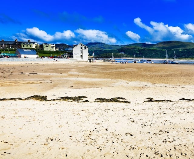 Murder investigation launched after man dies at Barmouth beach